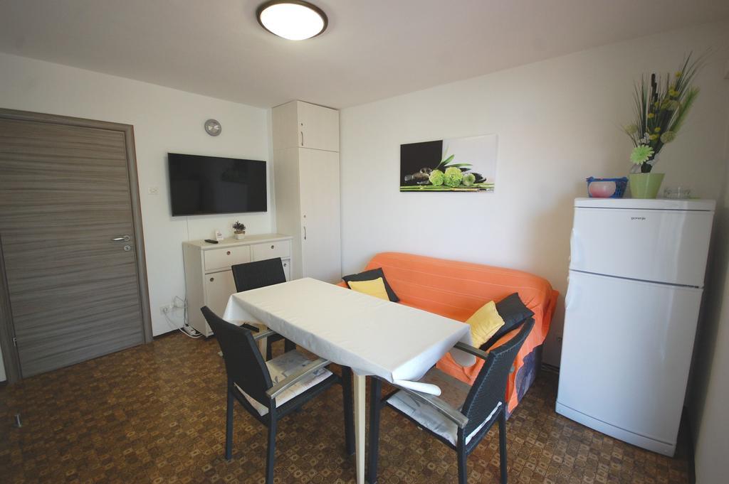 Apartments Jakobi By El-Pi Tours نجيفيش المظهر الخارجي الصورة